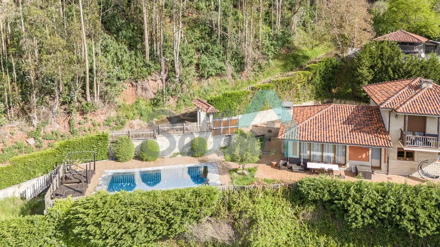 Jardín de Casa o chalet en venta en Oviedo  con Calefacción, Jardín privado y Parquet