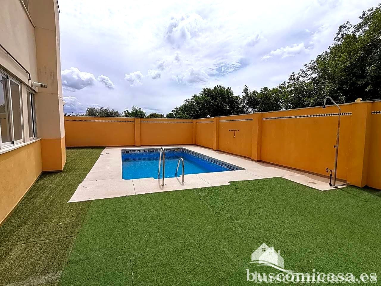 Piscina de Piso en venta en Linares con Calefacción y Piscina comunitaria