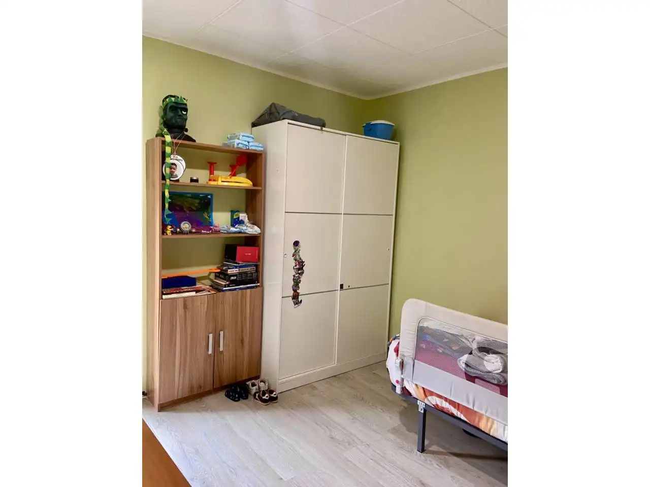 Dormitori de Casa o xalet en venda en Olot amb Parquet i Terrassa