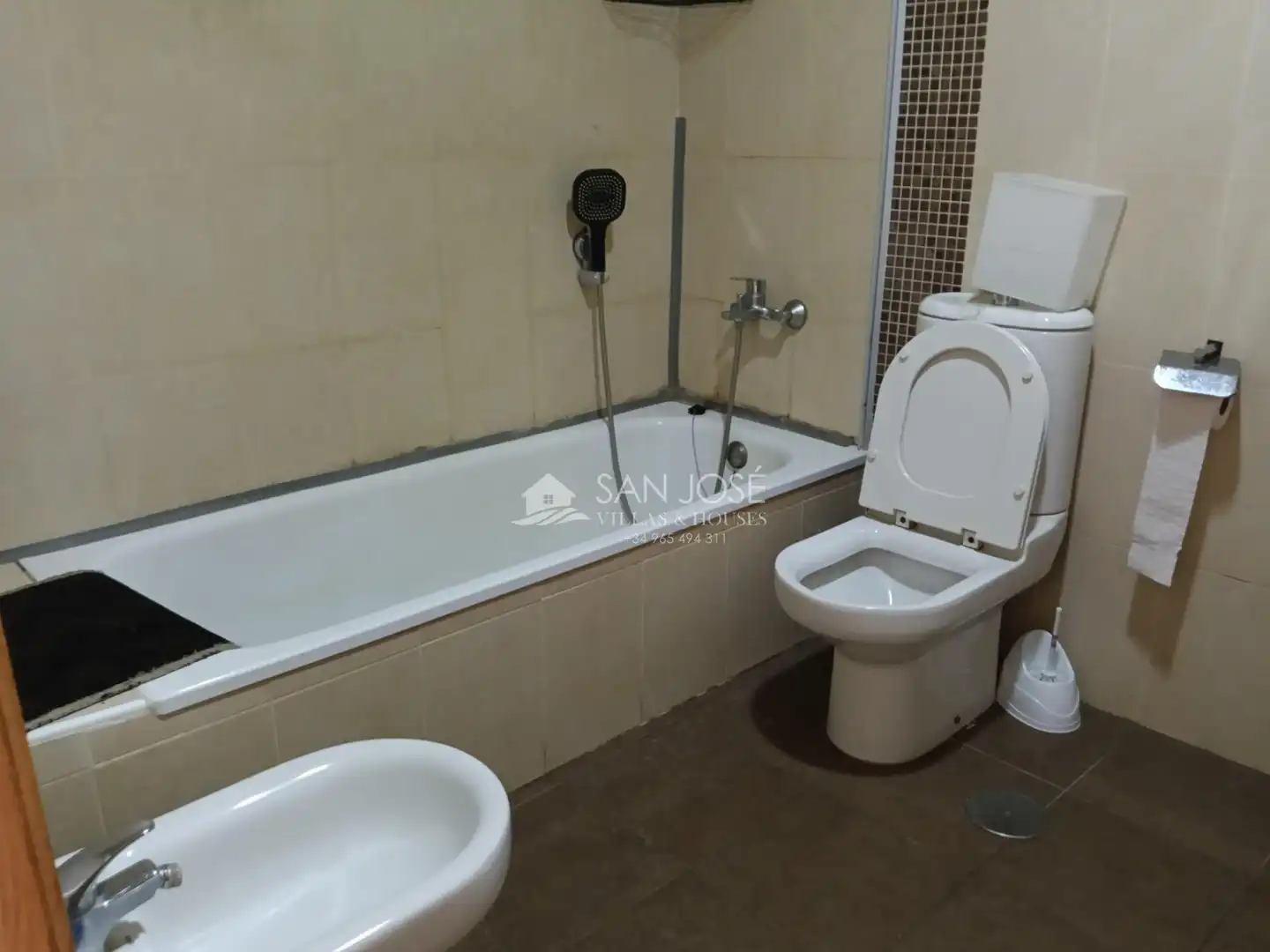 Baño de Piso en venta en Aspe con Terraza, Trastero y Balcón