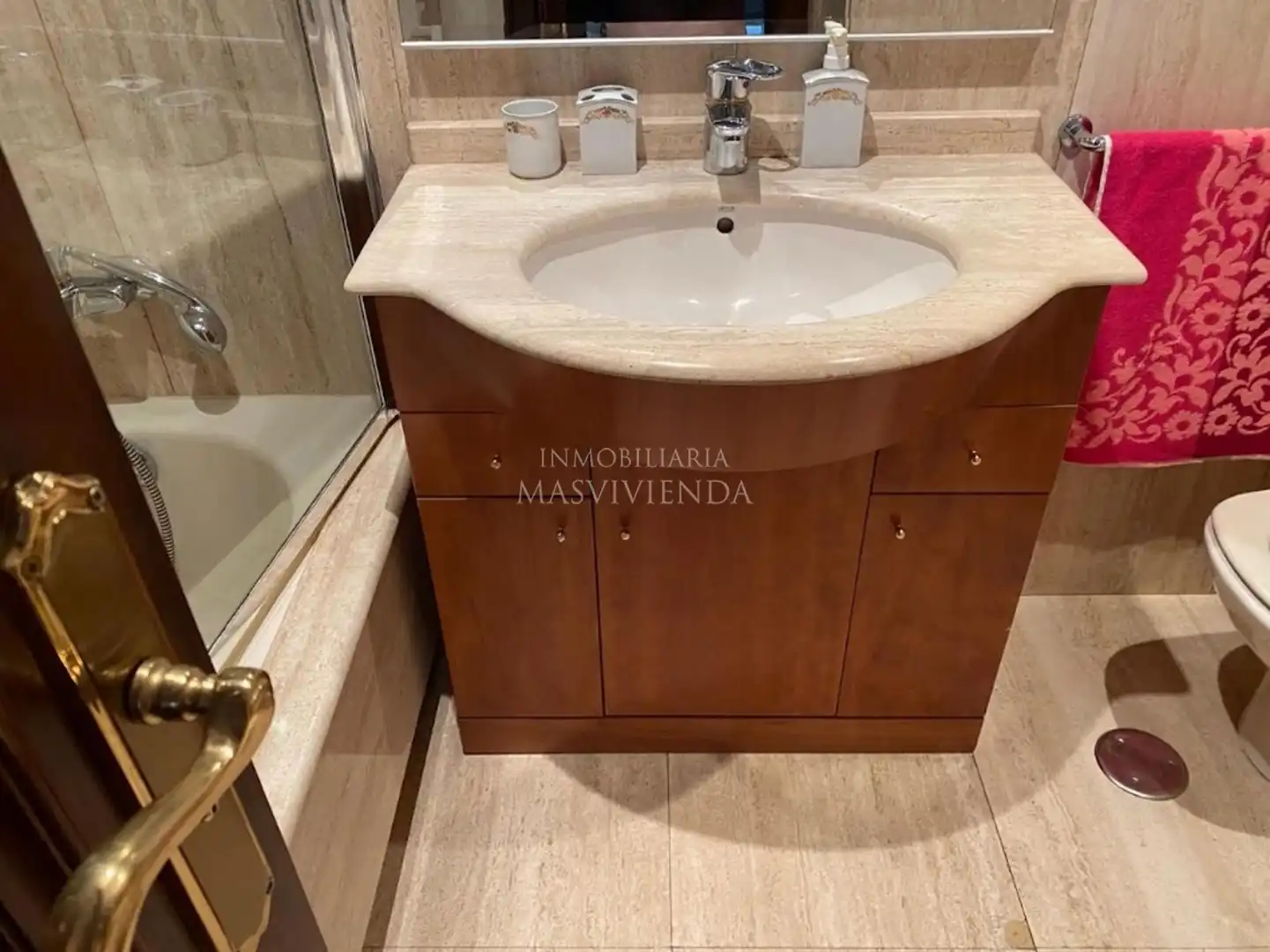 Badezimmer von Wohnung zur Miete in Vigo 