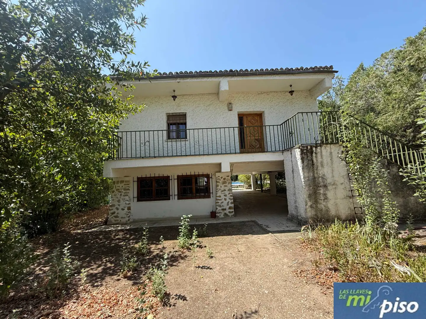 Vista exterior de Casa o xalet en venda en Cubillas de Santa Marta amb Jardí privat, Terrassa i Traster