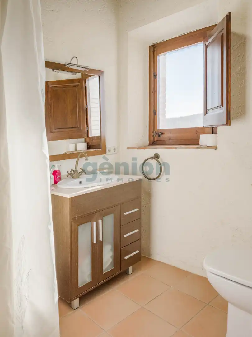 Baño de Finca rústica en venta en Sant Miquel de Fluvià con Aire acondicionado, Calefacción y Jardín privado