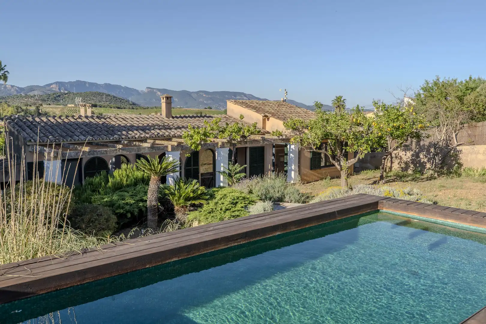 Schwimmbecken von Erdgeschoss zum Verkauf in  Palma de Mallorca mit Klimaanlage, Heizung und Privatgarten