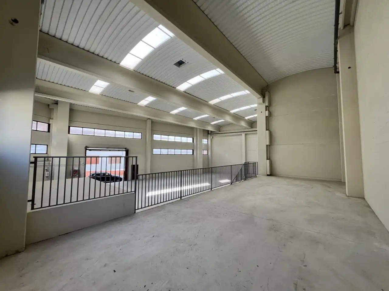 Nau industrial de lloguer en Cerdanyola del Vallès amb Alarma