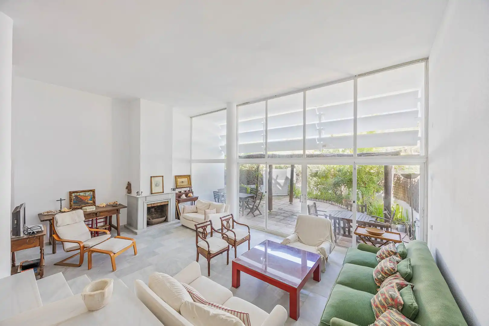 Living room of Detached homes for sale in Sotogrande  with Air Conditioner, Private garden and Terrace
