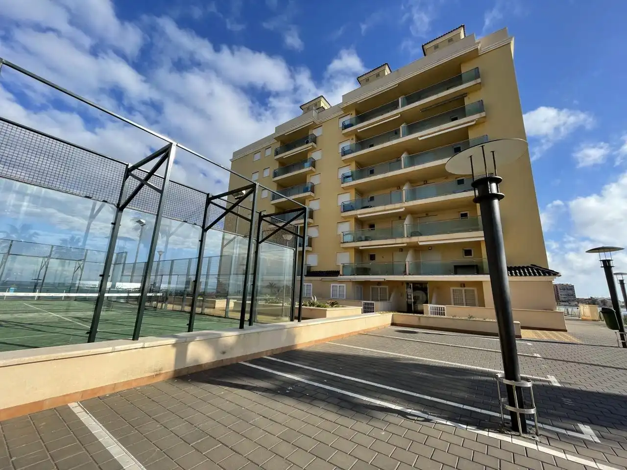 Vista exterior de Apartamento en venta en La Manga del Mar Menor con Aire acondicionado, Calefacción y Jardín privado
