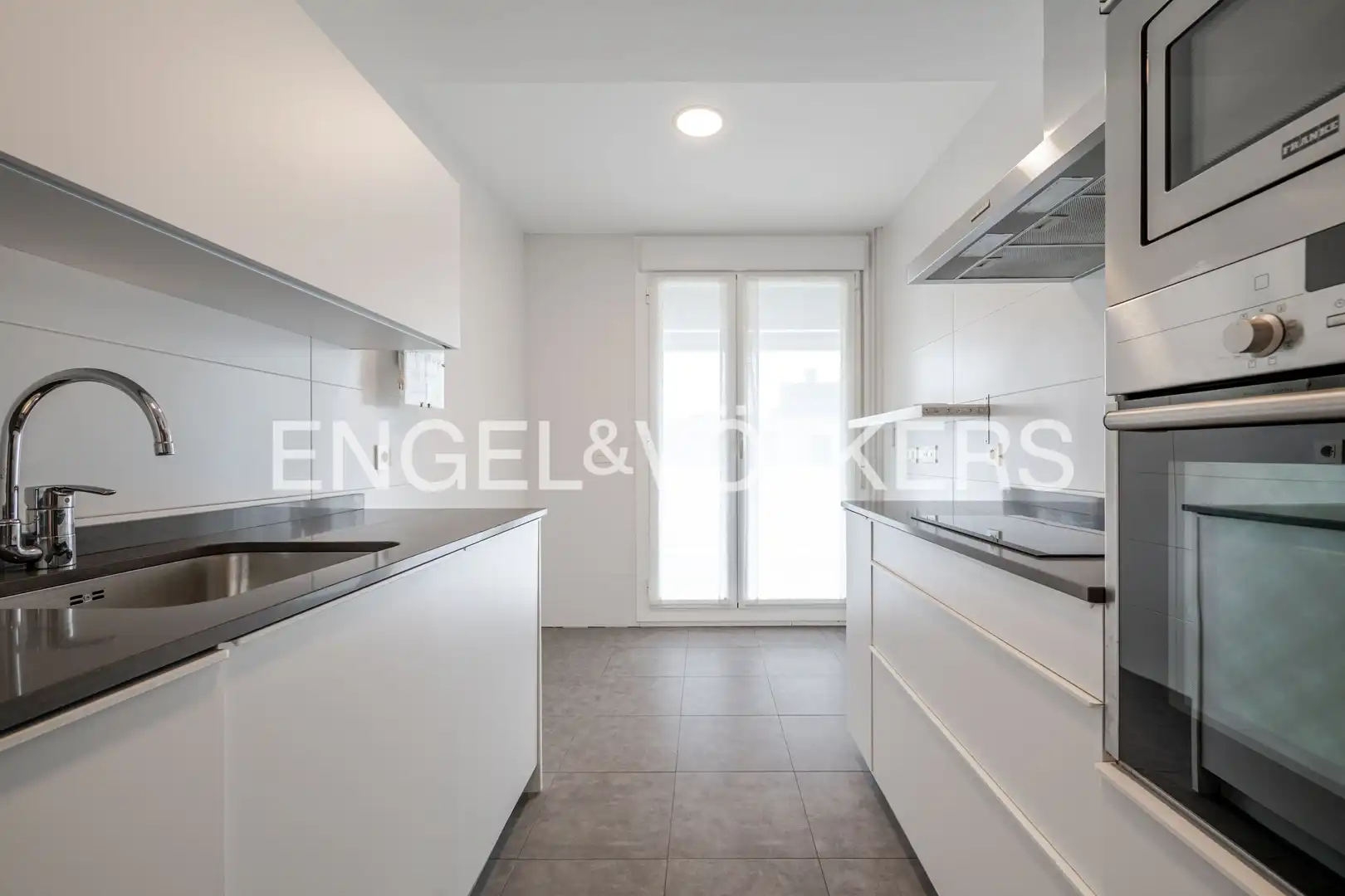 Küche von Wohnung zum Verkauf in Donostia - San Sebastián  mit Heizung, Terrasse und Schwimmbad