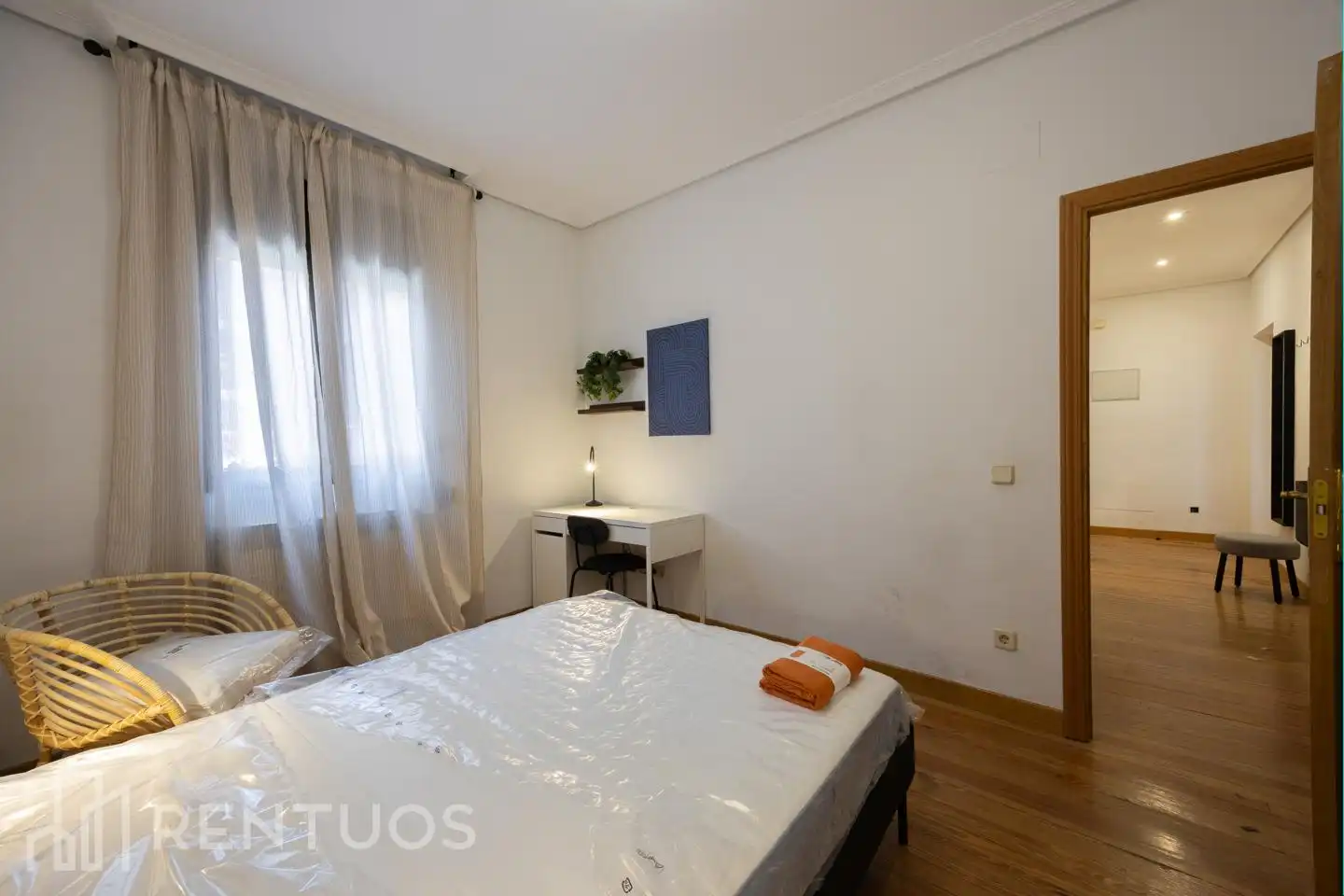Schlafzimmer von Wohnung zur Miete in Madrid mit Heizung, Parkett und Möbliert