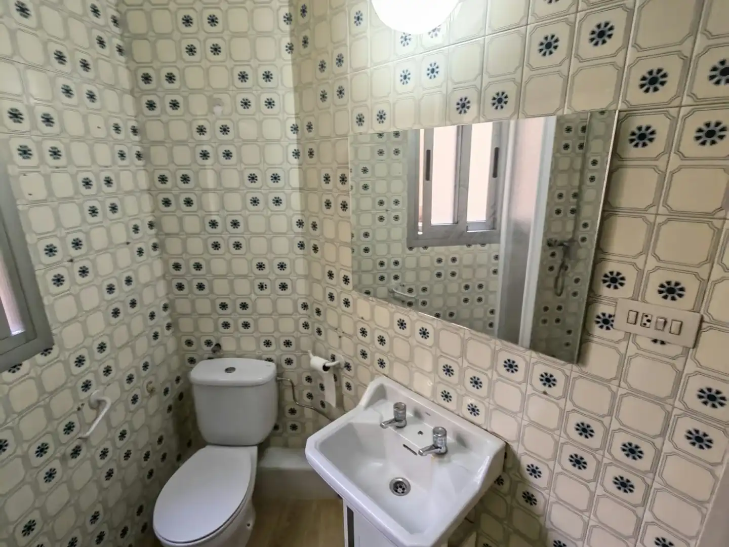 Bathroom of Flat for rent in Murcia  with Air Conditioner, Heating and Furnished