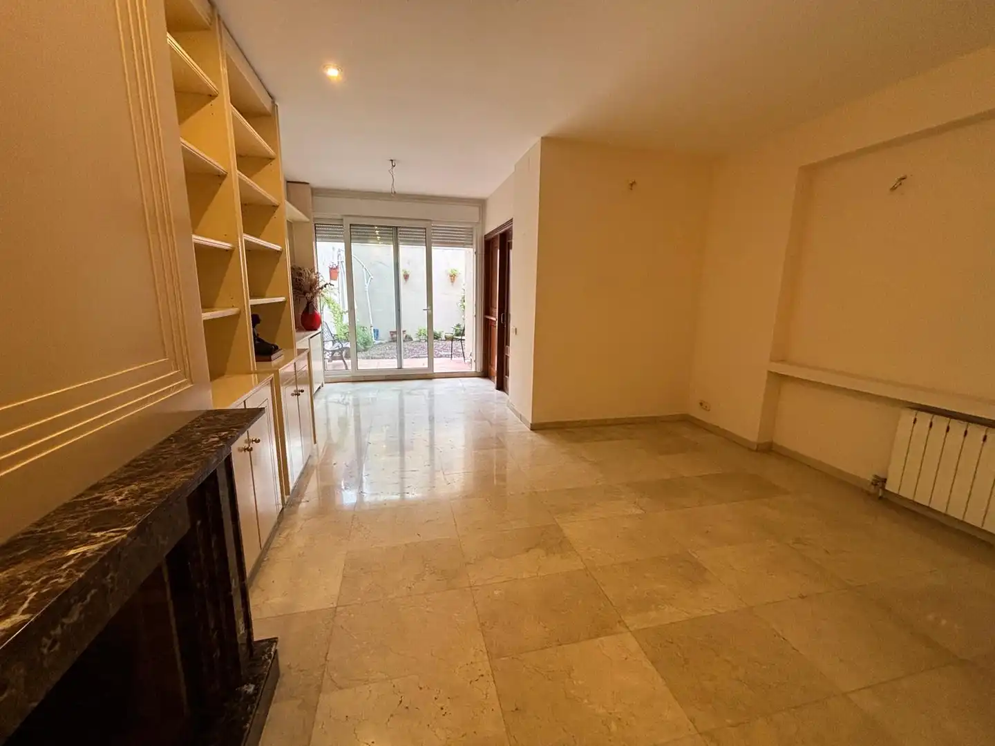 Sala de estar de Casa o chalet en venta en L'Hospitalet de Llobregat con Jardín privado