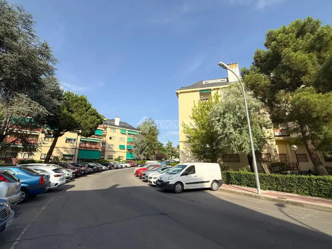 Parking de Piso en venta en Collado Villalba con Calefacción, Terraza y Piscina comunitaria