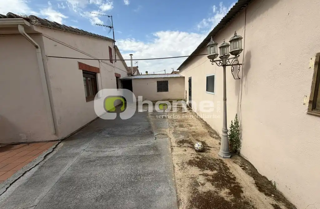 Vista exterior de Casa o xalet en venda en Moraleja del Vino amb Calefacció