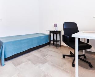 Dormitori de Apartament per a compartir en  Sevilla Capital amb Moblat, Forn i Rentadora