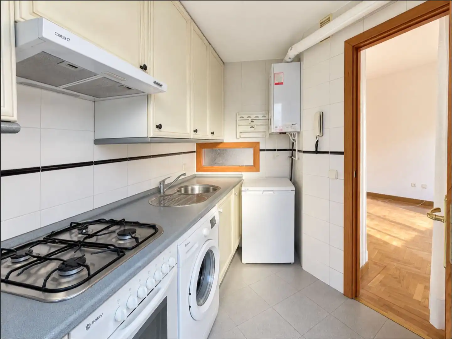 Küche von Wohnung zur Miete in  Madrid Capital