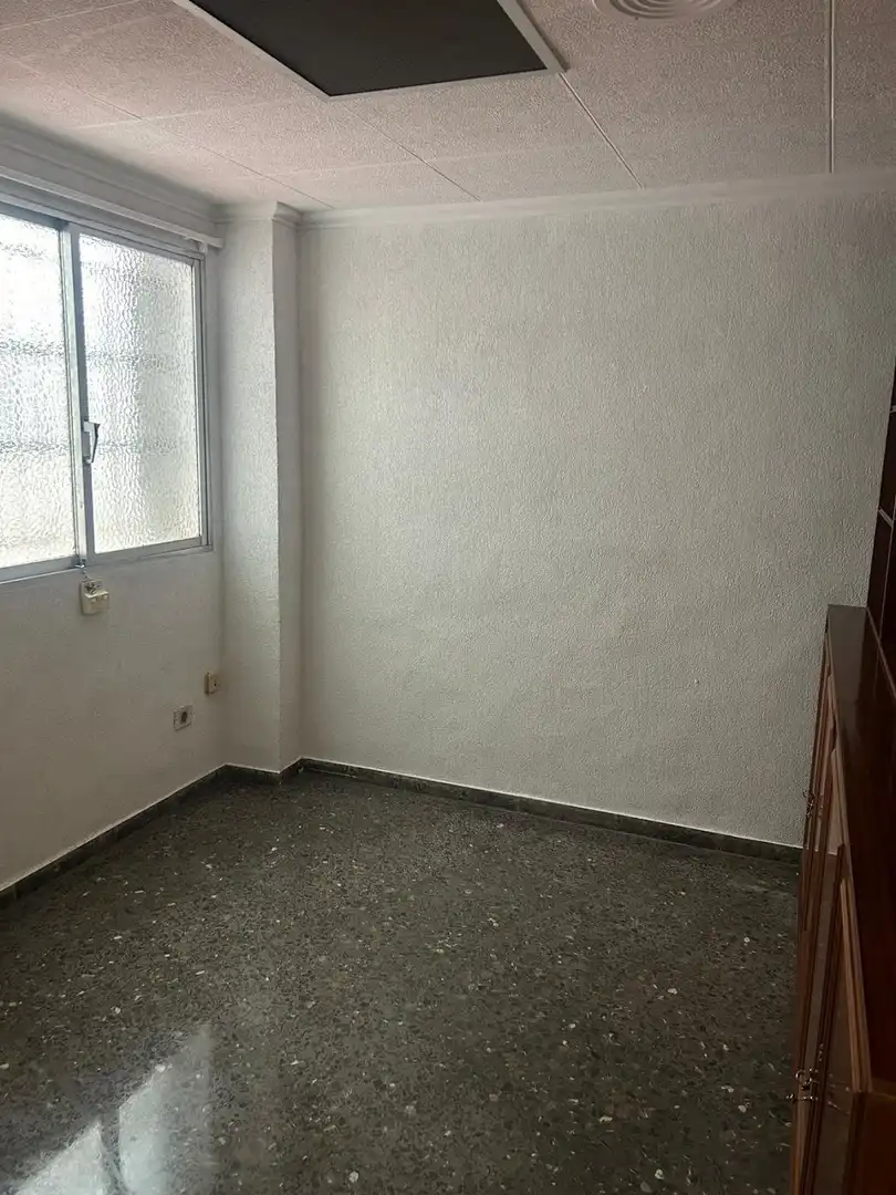 Dormitori de Oficina de lloguer en Murcia amb Aire condicionat