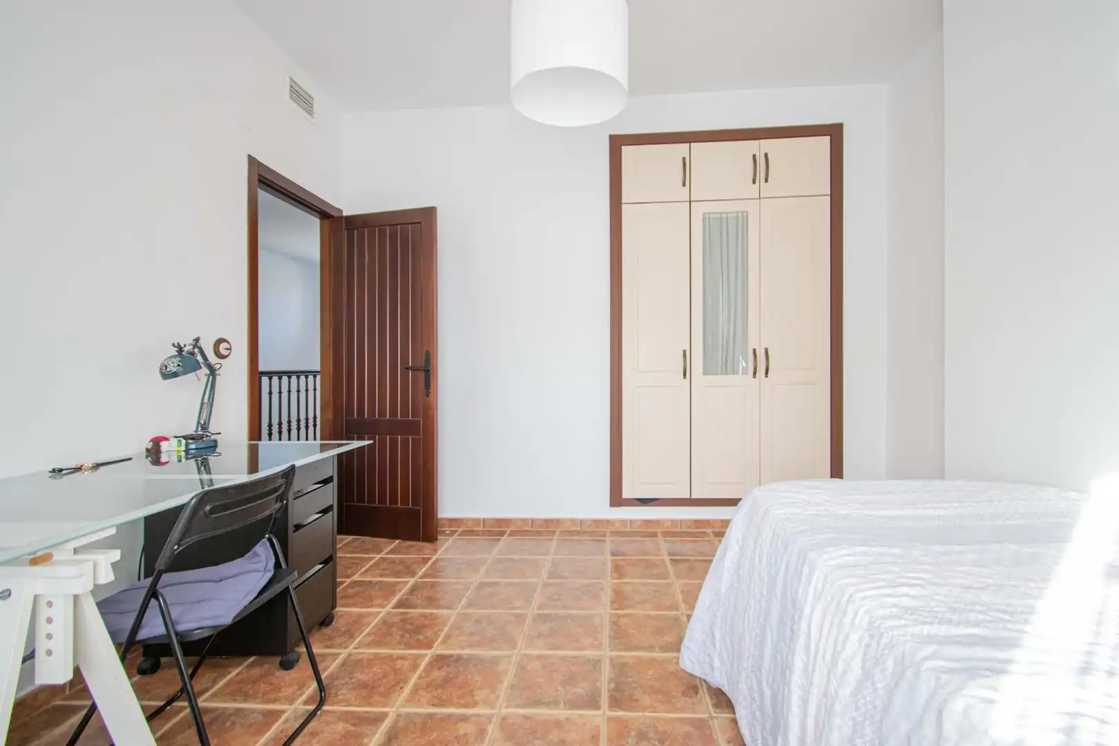 Dormitori de Casa o xalet en venda en Alcalá de Guadaira amb Aire condicionat, Jardí privat i Piscina