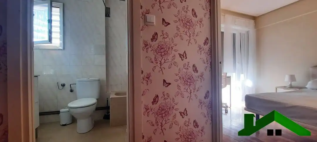 Bathroom of Flat for rent in Bilbao   with Heating and Balcony