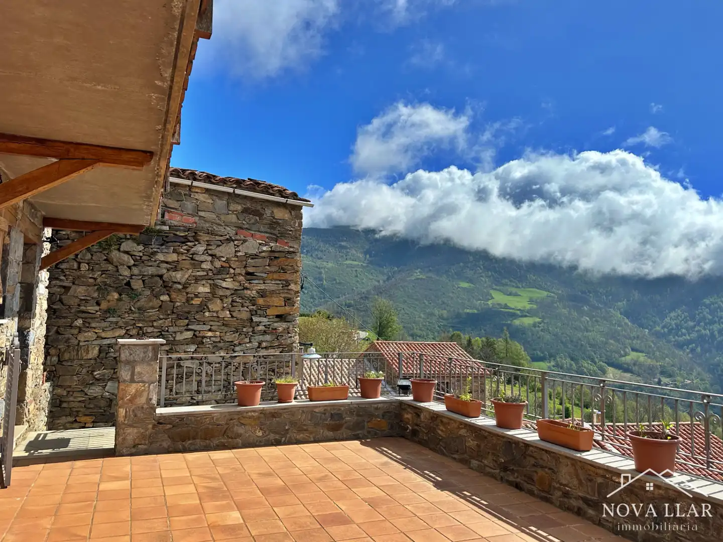 Terrasse von Einfamilien-Reihenhaus zum Verkauf in Vilallonga de Ter mit Heizung, Privatgarten und Terrasse