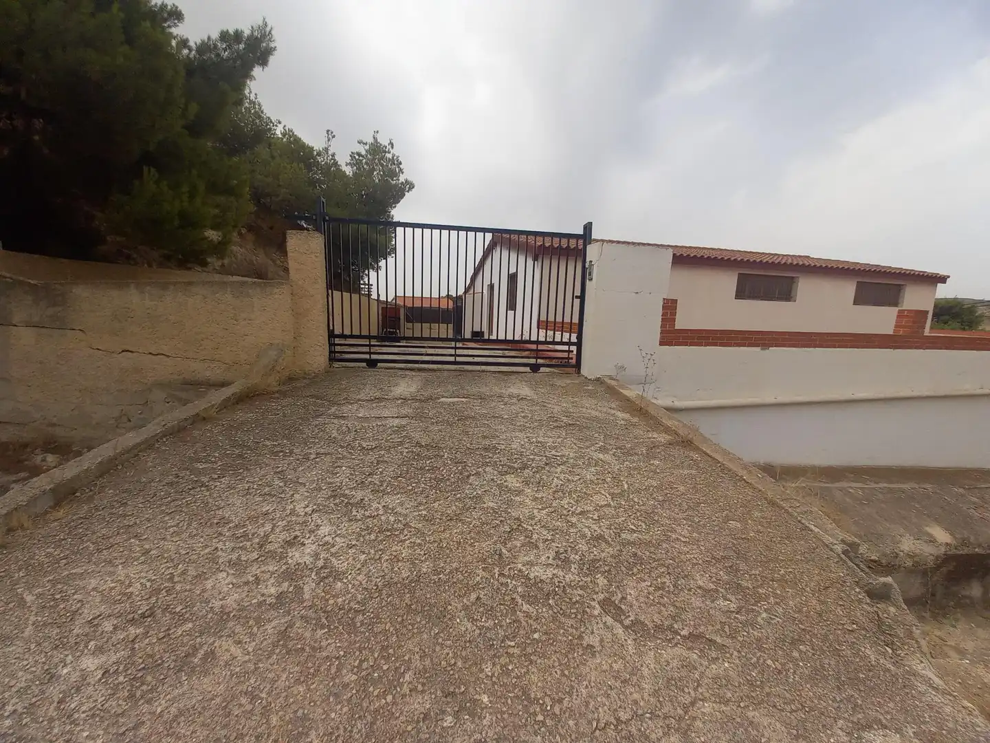 Exterior view of Industrial buildings for rent in Aspe