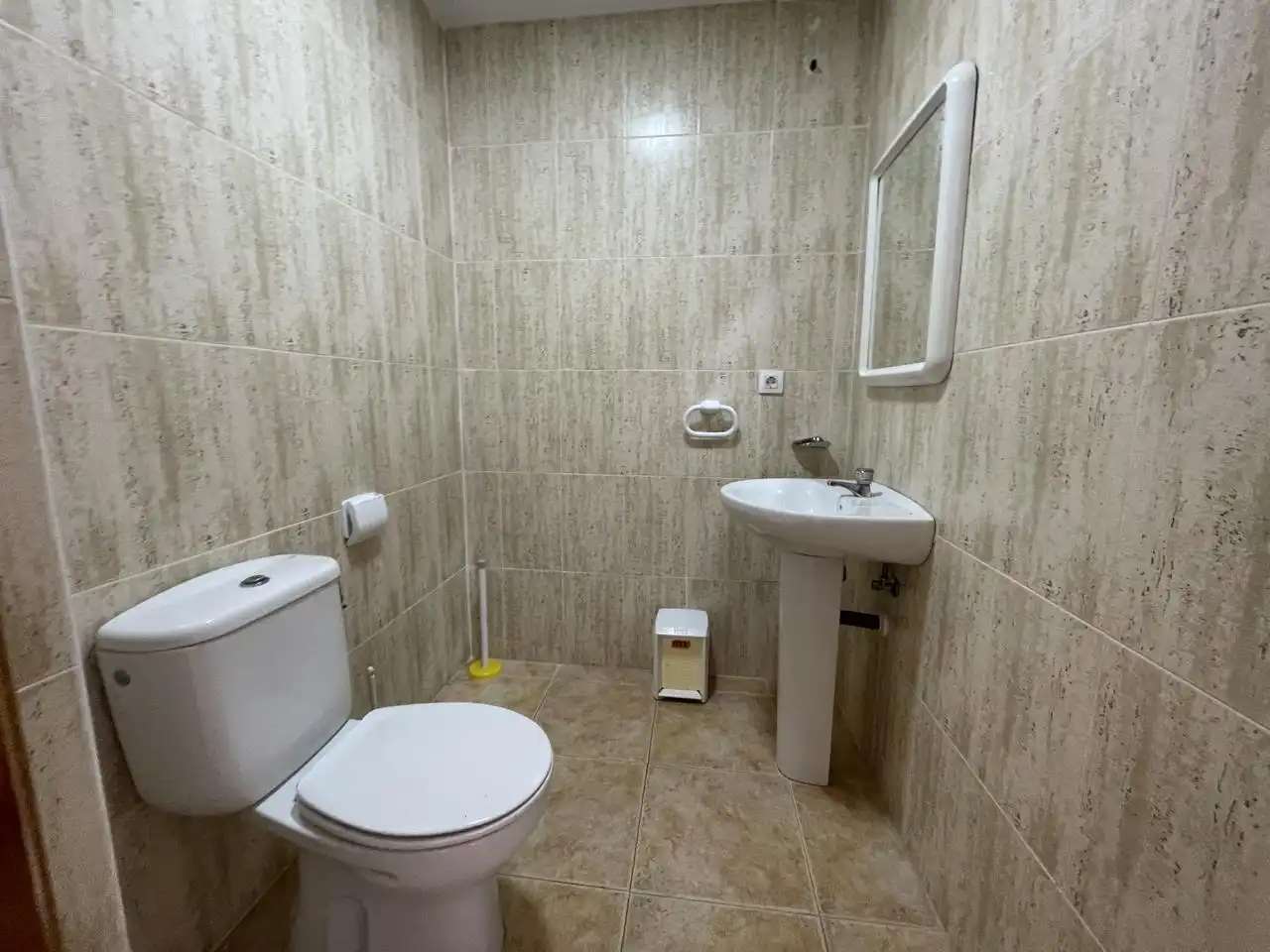 Baño de Apartamento en venta en La Manga del Mar Menor con Aire acondicionado, Terraza y Trastero