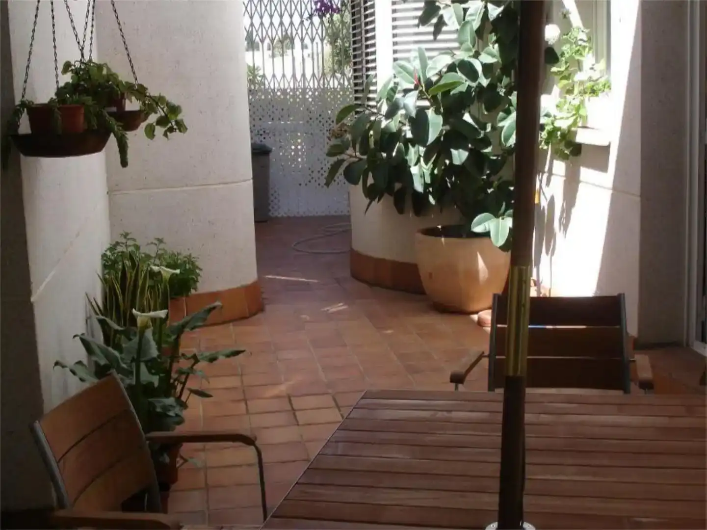 Terrassa de Casa adosada de lloguer en Sitges amb Aire condicionat, Jardí privat i Piscina
