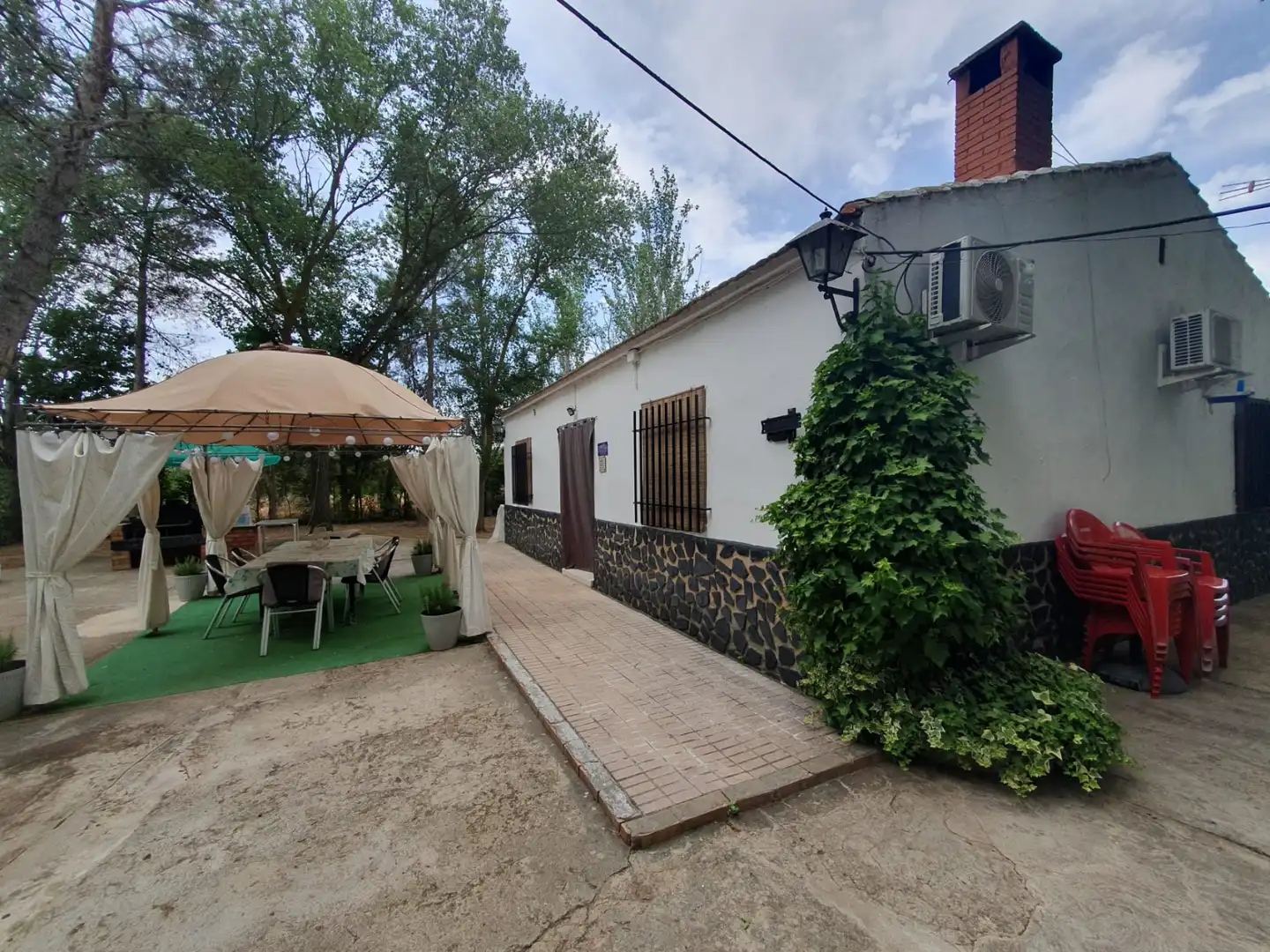 Vista exterior de Casa o chalet en venta en Argamasilla de Calatrava con Aire acondicionado, Jardín privado y Trastero