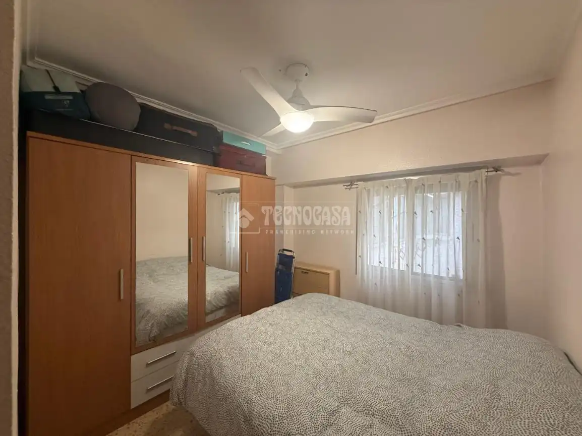 Schlafzimmer von Wohnung zum Verkauf in Mislata mit Klimaanlage und Balkon