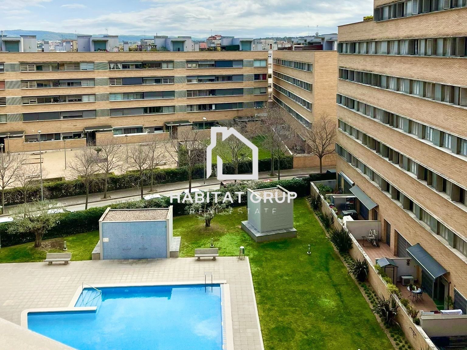 Exterior view of Flat for sale in Girona Capital  with Air Conditioner, Heating and Terrace