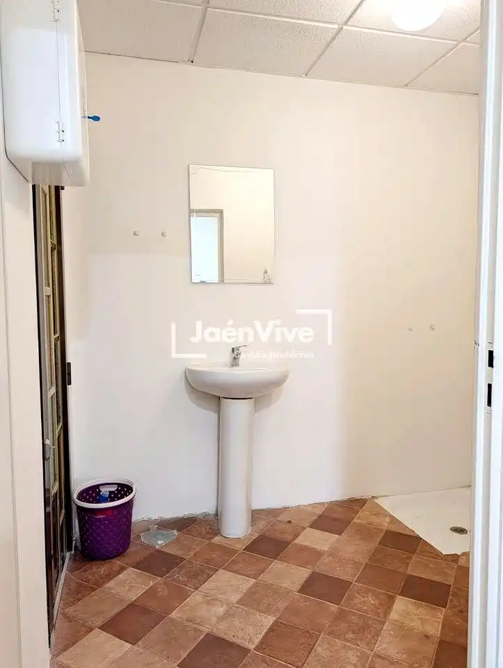 Bany de Local de lloguer en Jaén amb Aire condicionat