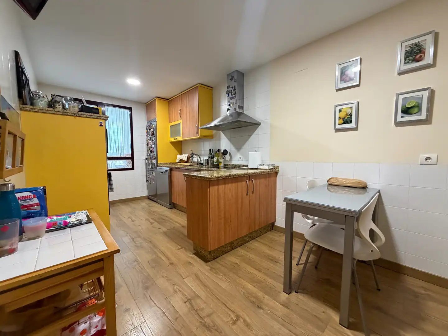 Küche von Wohnung zum Verkauf in Plasencia mit Klimaanlage, Schwimmbad und Balkon