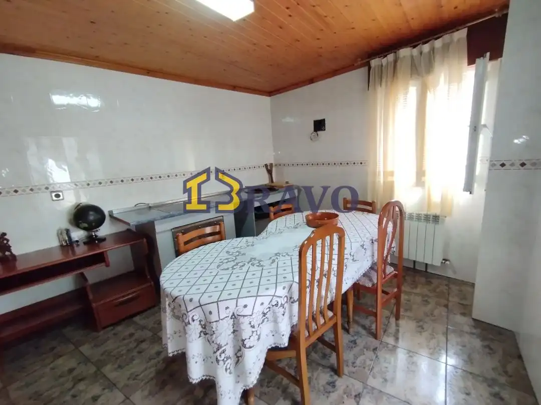 Comedor de Casa o chalet en venta en Medina de Pomar con Calefacción, Jardín privado y Terraza