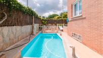 Piscina de Casa adosada en venda en Alcalá de Henares amb Aire condicionat i Piscina