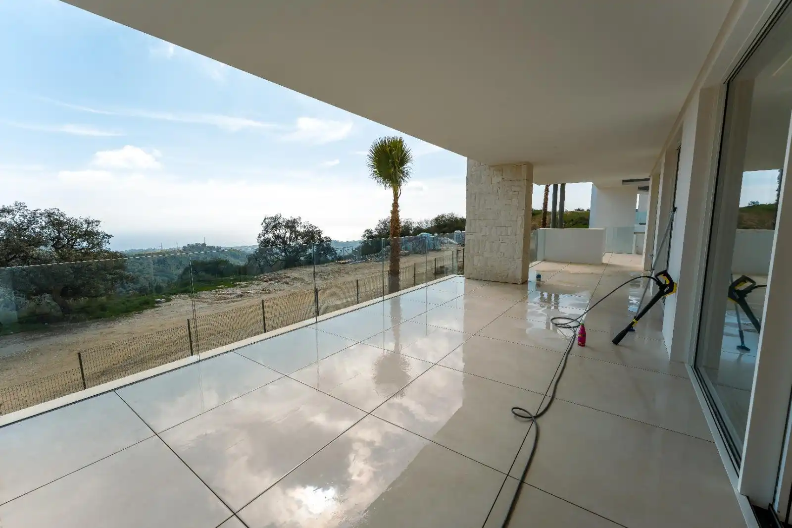 Terrasse von Dachboden zum Verkauf in Ojén mit Klimaanlage, Terrasse und Abstellraum