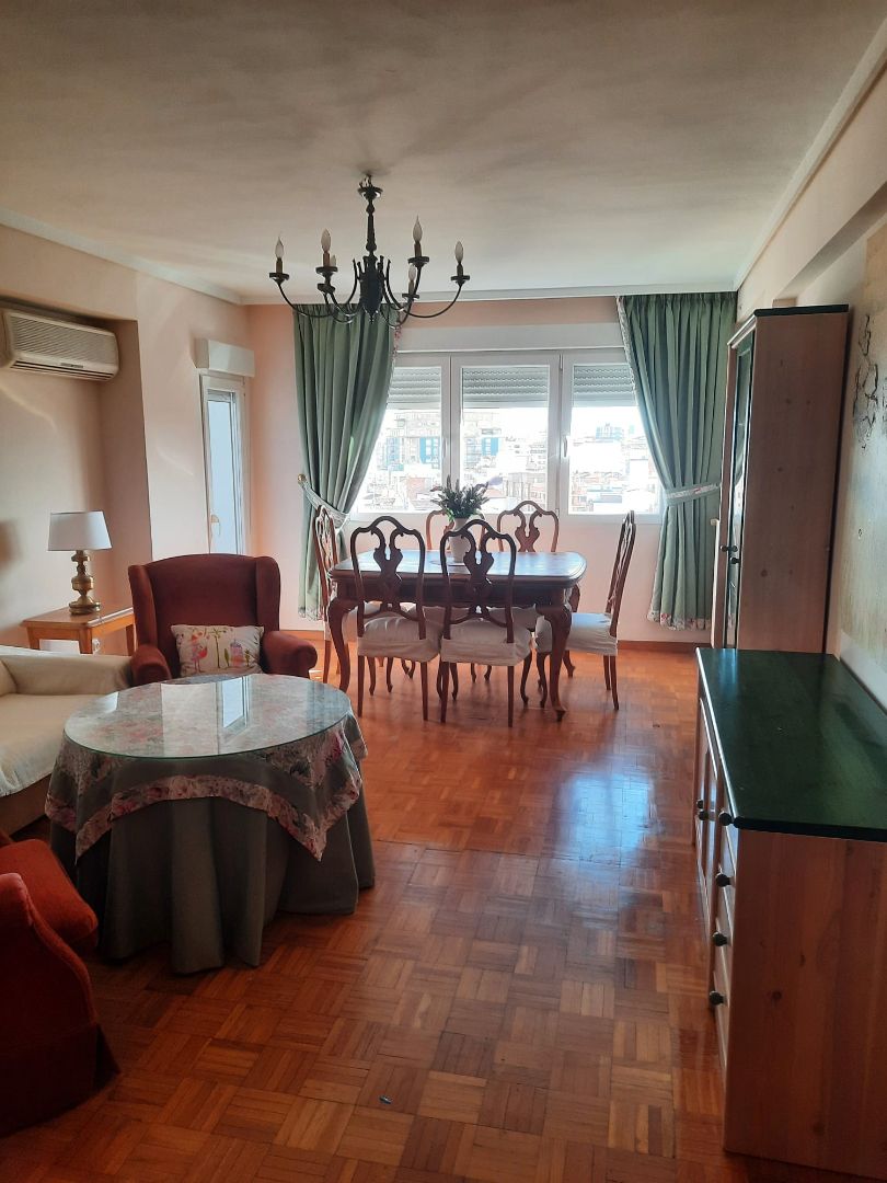 Menjador de Pis de lloguer en  Zaragoza Capital amb Calefacció, Moblat i Forn