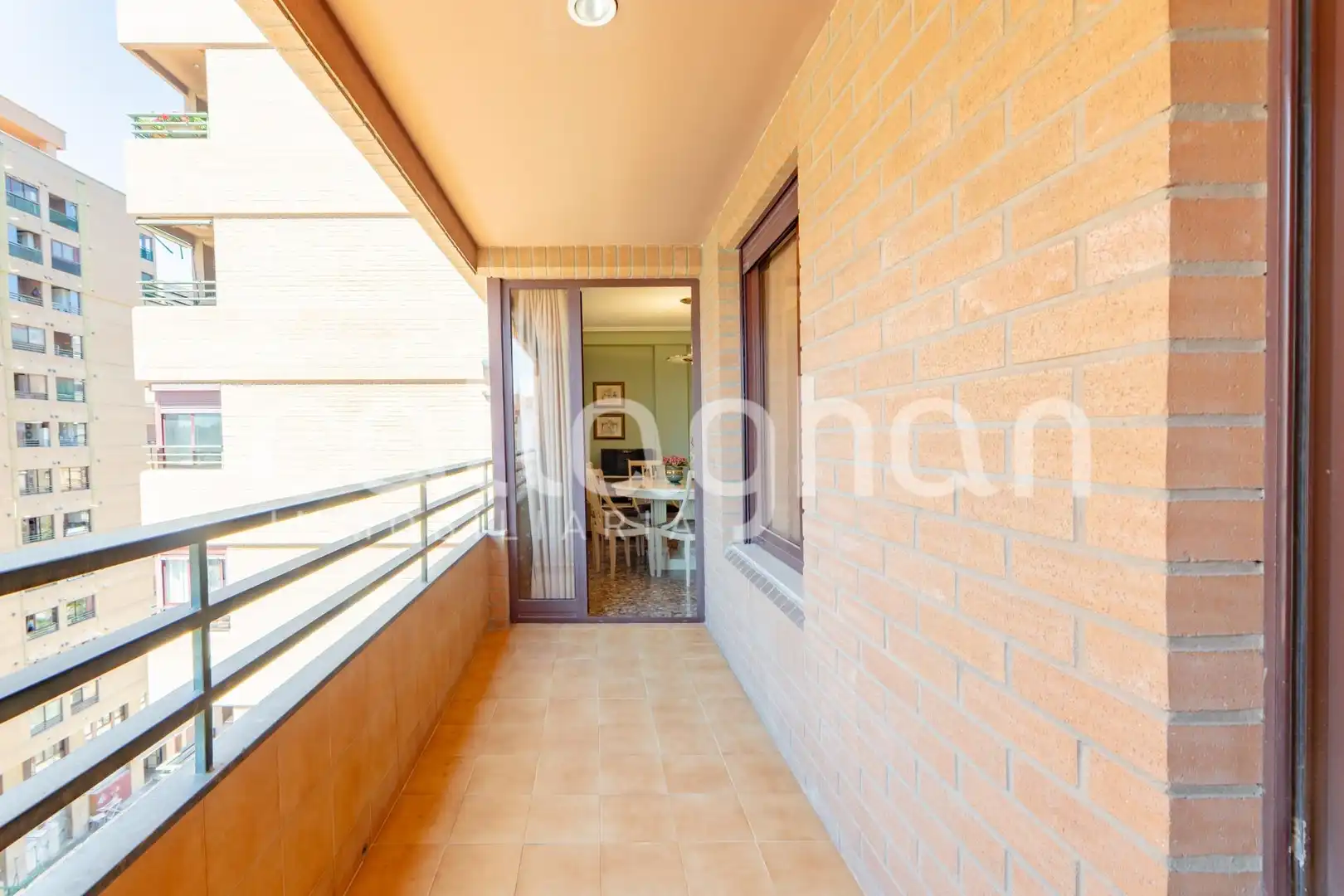 Wohnung zum Verkauf in Valencia mit Klimaanlage, Heizung und Terrasse