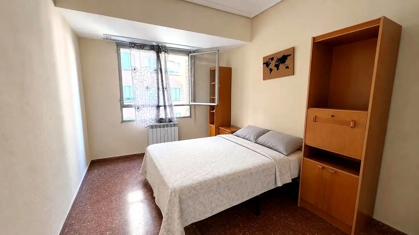 Habitación de Piso en venta en  Logroño con Calefacción, Terraza y Amueblado