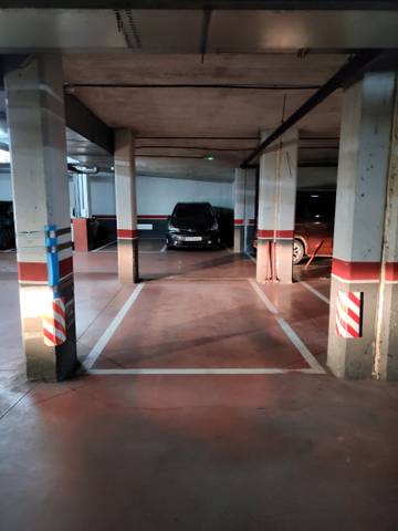 Garaje en Alquiler en Calle del Canchal en Butarque