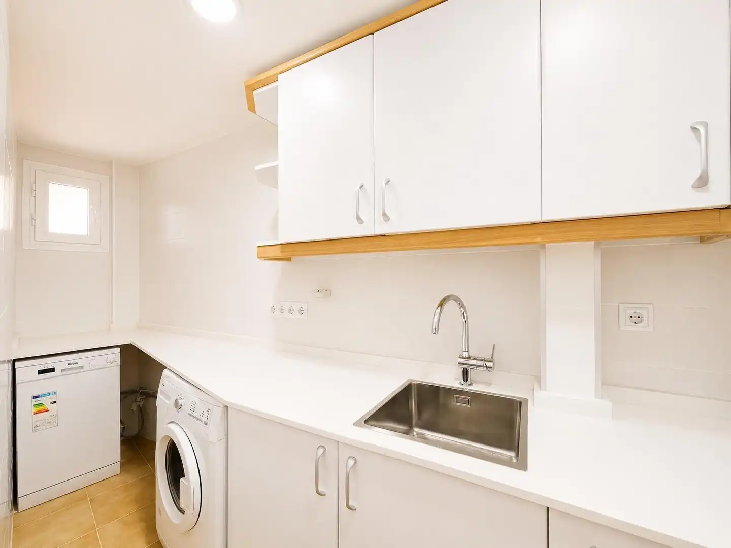 Cocina de Ático de alquiler en Madrid con Calefacción, Parquet y Terraza