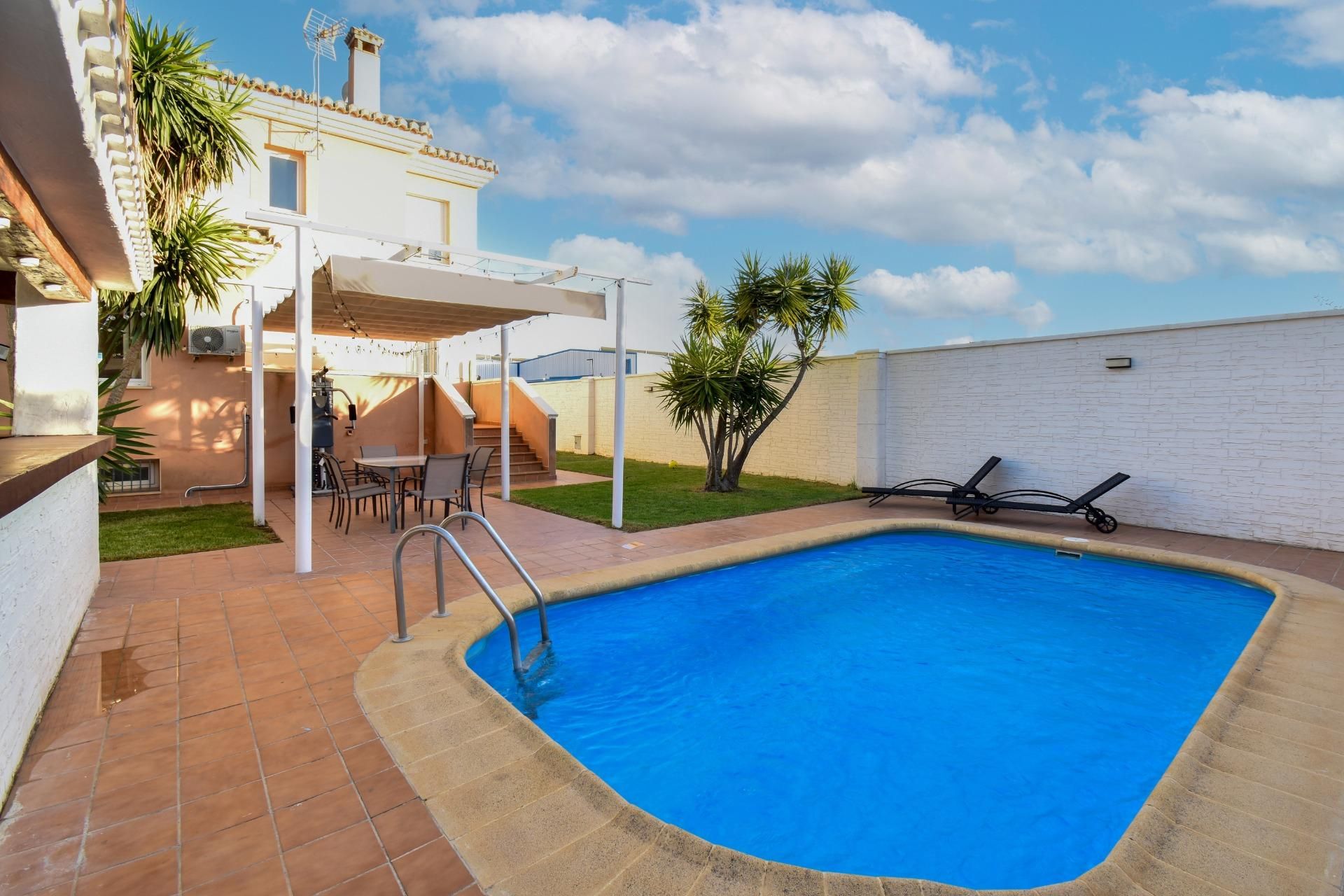 Piscina de Casa adosada en venda en Padul amb Aire condicionat, Calefacció i Jardí privat
