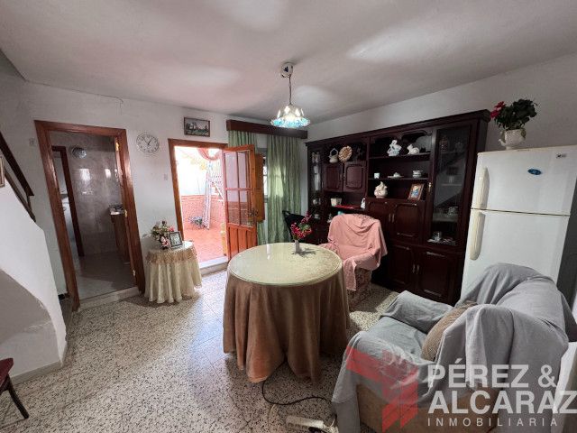 Vista exterior de Casa adosada en venda en Palma del Río amb Balcó