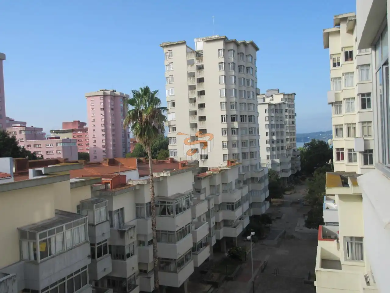 Vista exterior de Pis de lloguer en Ferrol amb Calefacció i Moblat