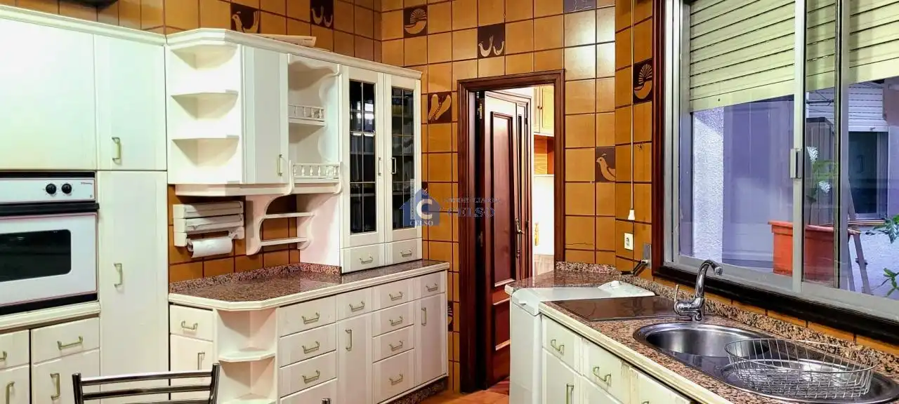 Cocina de Piso en venta en Ourense Capital  con Calefacción y Amueblado