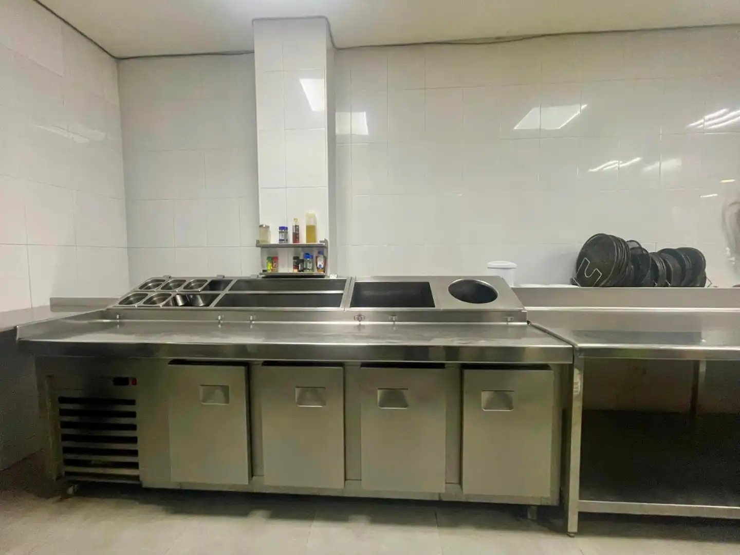 Cocina de Local en traspaso en Cornellà de Llobregat con Aire acondicionado, Amueblado y Internet