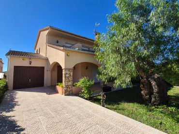 Casa amb balcó en venda a Creixell