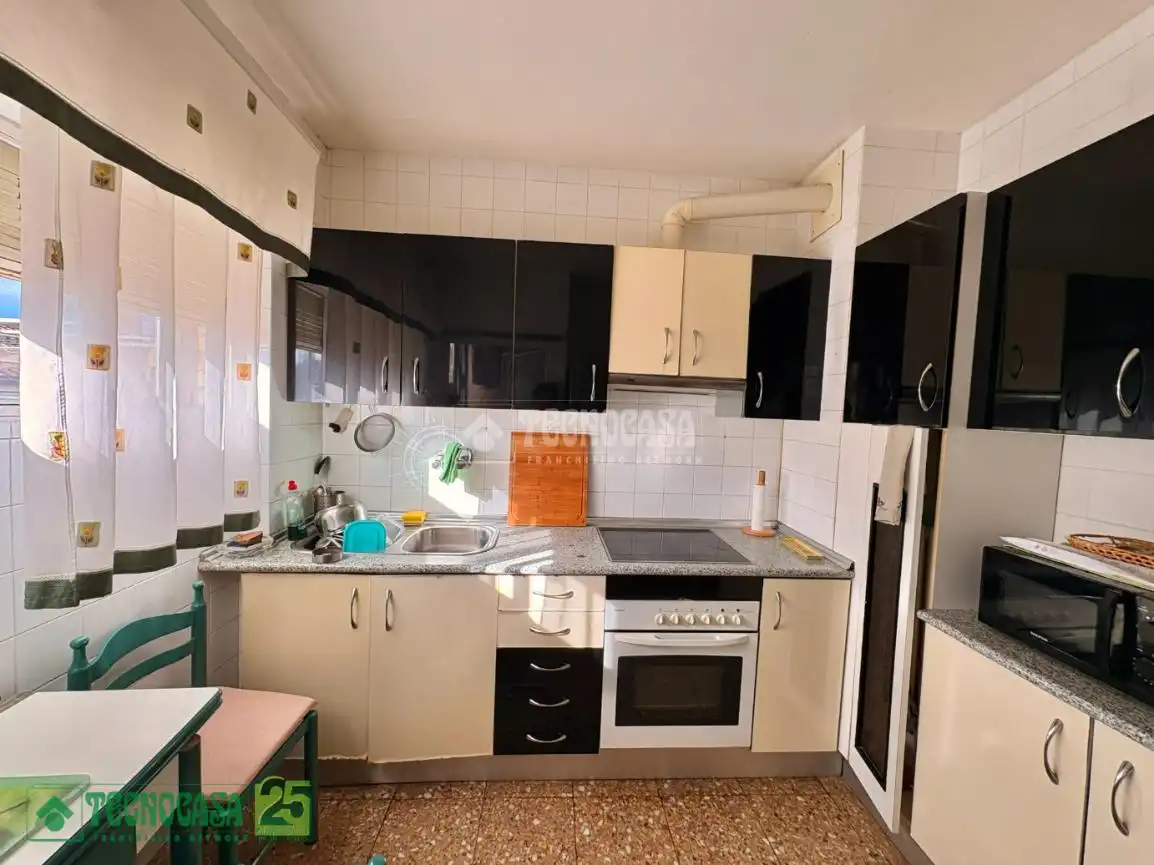 Cuina de Pis en venda en Ocaña amb Calefacció, Terrassa i Moblat
