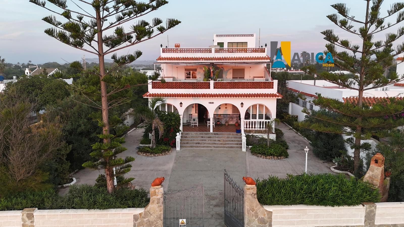 Vista exterior de Casa o xalet en venda en Vejer de la Frontera amb Aire condicionat, Terrassa i Traster