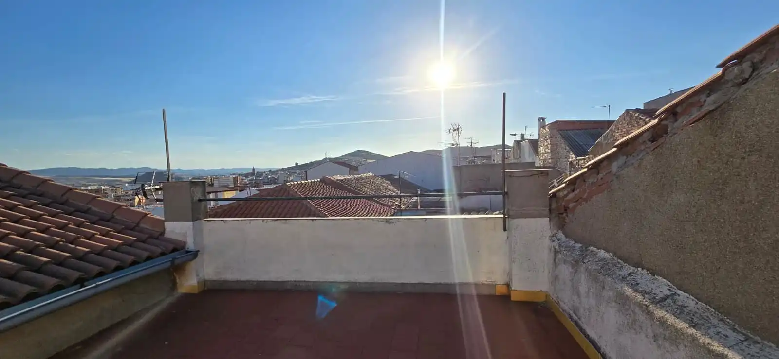 Vista exterior de Casa o xalet en venda en Puertollano amb Aire condicionat i Terrassa
