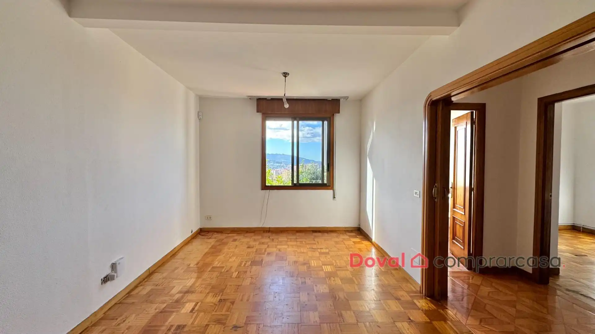 Bedroom of Houses for sale in Vigo   with Heating, Private garden and Parquet flooring