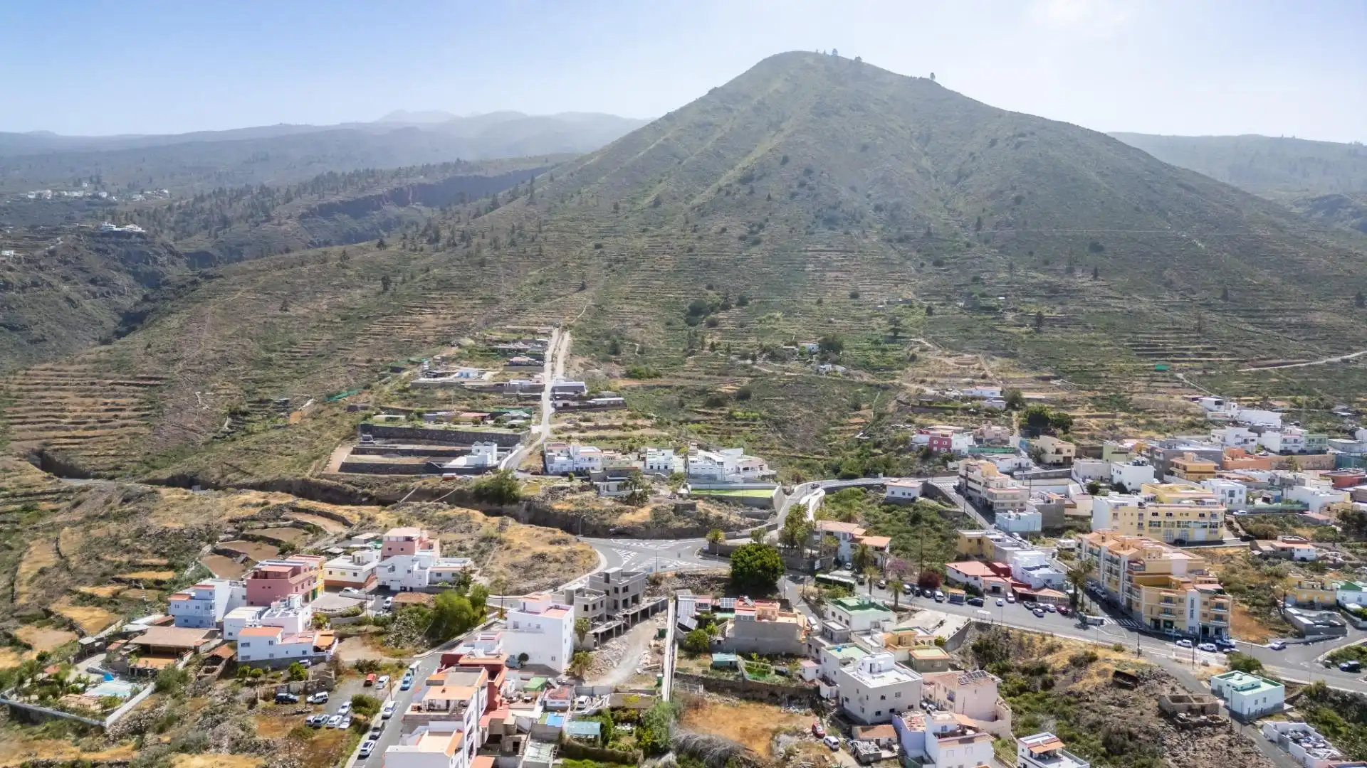 Vista exterior de Casa adosada en venta en Guía de Isora con Jardín privado y Terraza